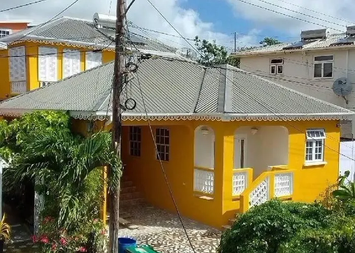 Steps 2 Beach - 5 Bedroom 3 Bathroom Villa