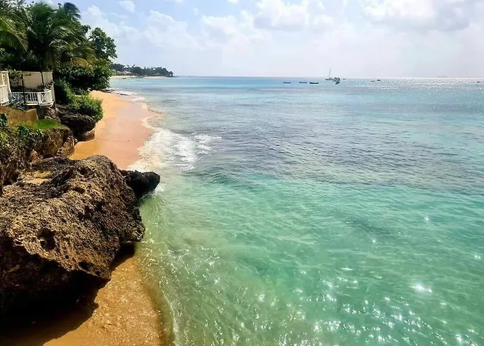 Charming St James Cottage - Walk To Beach